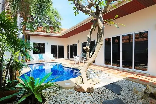 Deluxe 2 bedroom villa with private pool and jacuzzi