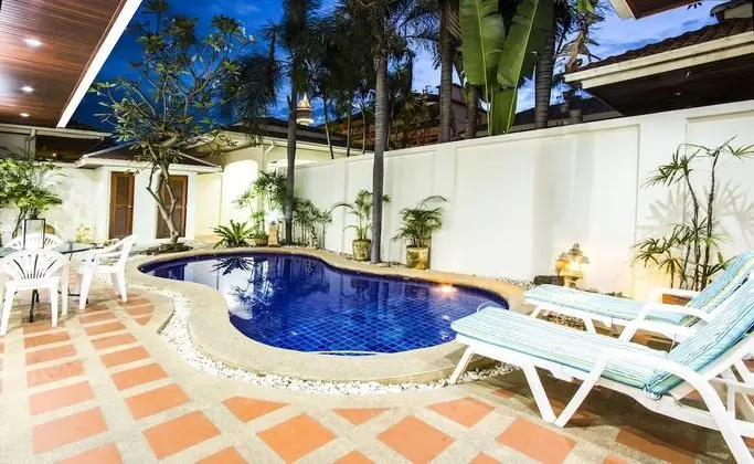 Deluxe 2 bedroom villa with private pool and jacuzzi
