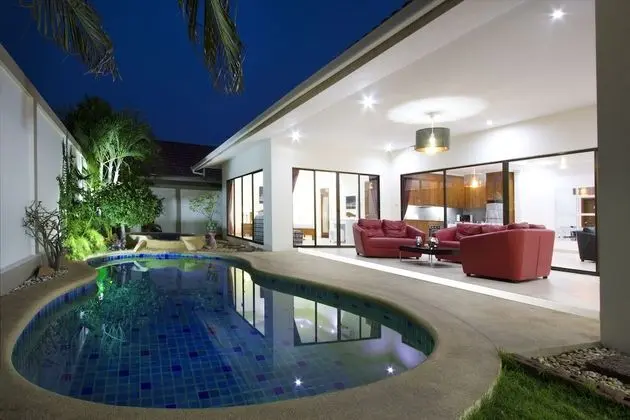 Superior 2 bedroom villa with private pool and jacuzzi