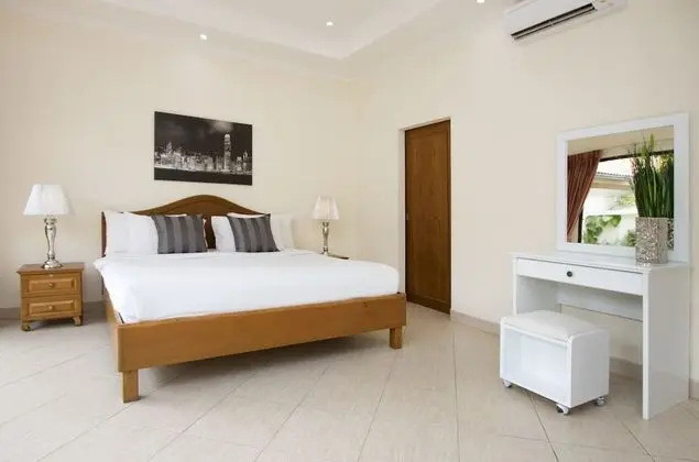 Superior 2 bedroom villa with private pool and jacuzzi