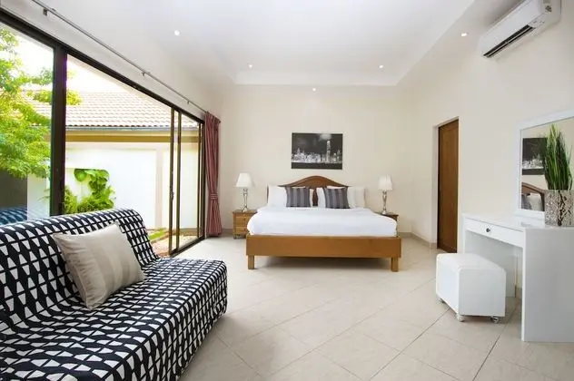 Superior 2 bedroom villa with private pool and jacuzzi