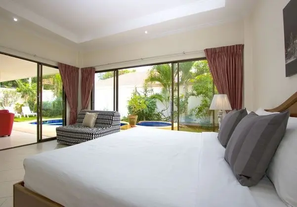 Superior 2 bedroom villa with private pool and jacuzzi