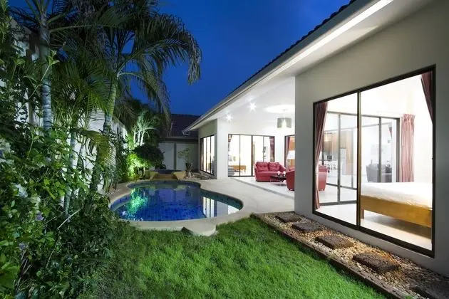 Superior 2 bedroom villa with private pool and jacuzzi