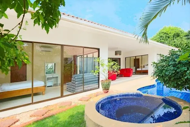 Superior 2 bedroom villa with private pool and jacuzzi