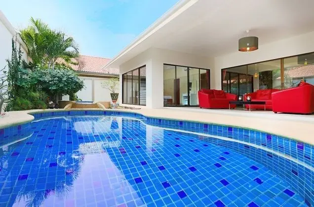 Superior 2 bedroom villa with private pool and jacuzzi
