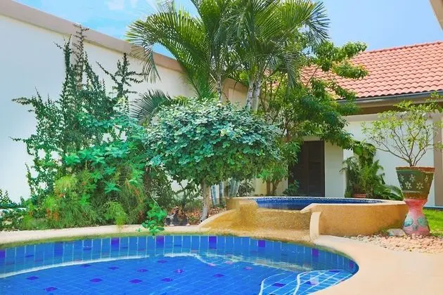 Superior 2 bedroom villa with private pool and jacuzzi