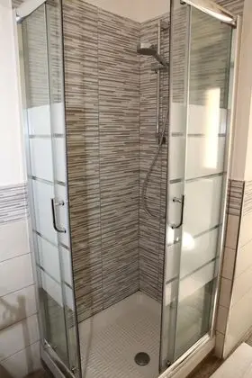 Basic Tek Büyük Yataklı Oda, Ortak Banyo