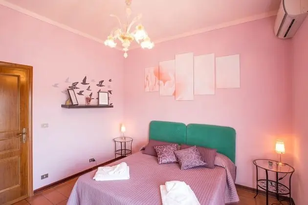 Tek Büyük veya İki Ayrı Yataklı Oda, Ortak Banyo