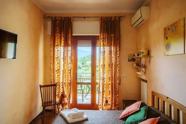 Tek Büyük veya İki Ayrı Yataklı Oda, Ortak Banyo