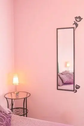 Tek Büyük veya İki Ayrı Yataklı Oda, Ortak Banyo