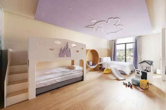 Kids Bunk Bed (Must be with children)