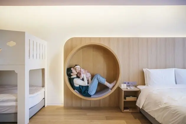 Kids Bunk Bed (Must be with children)