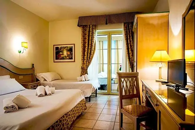 Classic Tek Büyük veya İki Ayrı Yataklı Oda