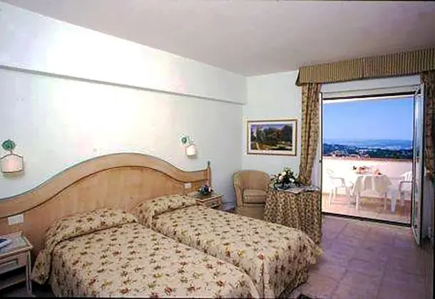 Comfort Tek Büyük veya İki Ayrı Yataklı Oda