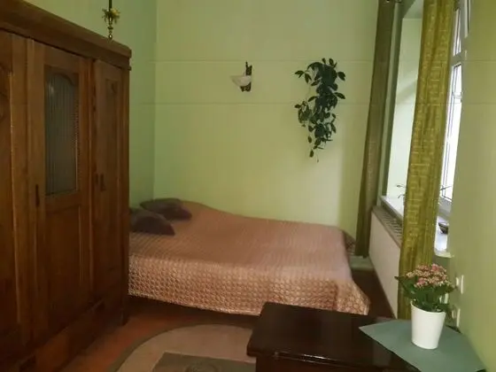 Tek Büyük Yataklı Oda, Ortak Banyo