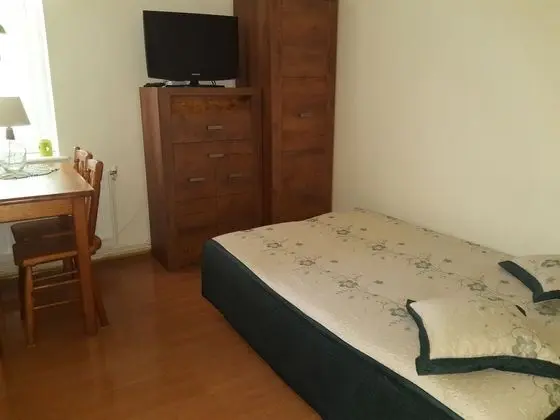Üç Kişilik Oda, Ortak Banyo