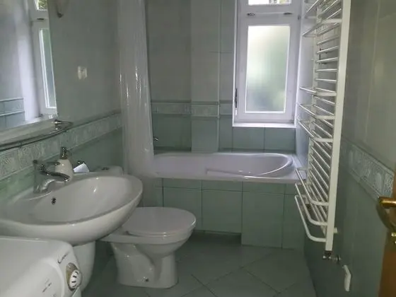 Üç Kişilik Oda, Ortak Banyo