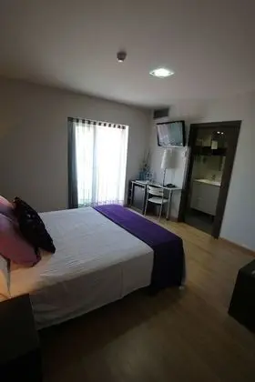 Büyük Yataklı Tek Kişilik Oda