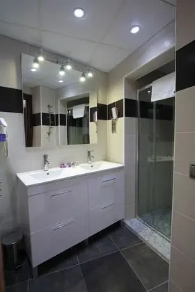 Büyük Yataklı Tek Kişilik Oda