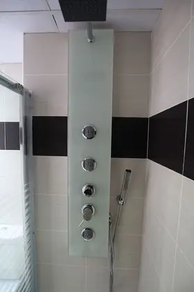 Büyük Yataklı Tek Kişilik Oda