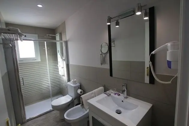 Büyük Yataklı Tek Kişilik Oda