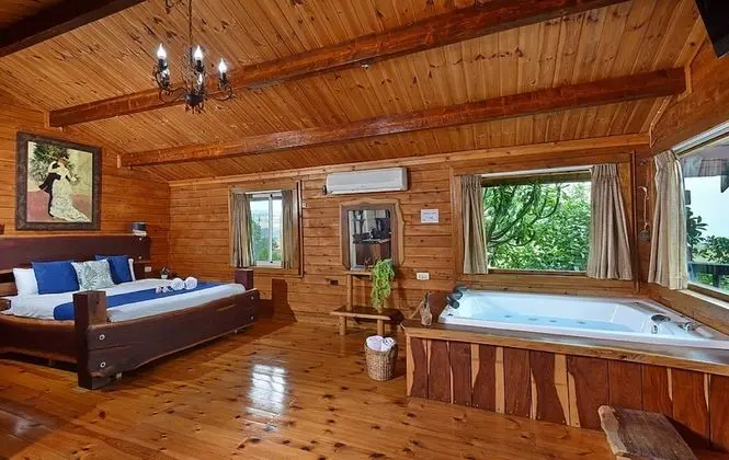 Kulübe, 1 Büyük (Queen) Boy Yatak ve Çekyat, Göl Manzaralı