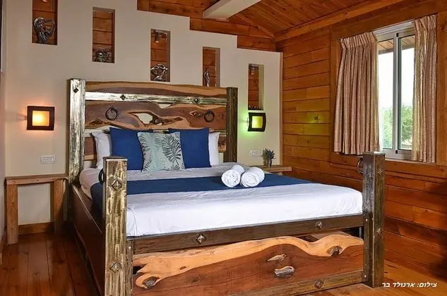 Kulübe, 1 Büyük (Queen) Boy Yatak ve Çekyat, Göl Manzaralı