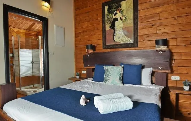 Kulübe, 1 Büyük (Queen) Boy Yatak ve Çekyat, Göl Manzaralı