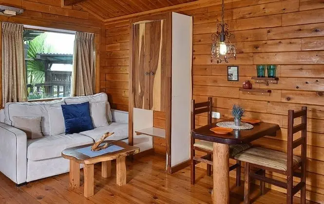 Kulübe, 1 Büyük (Queen) Boy Yatak ve Çekyat, Göl Manzaralı