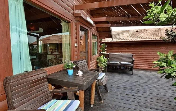 Kulübe, 1 Büyük (Queen) Boy Yatak ve Çekyat, Göl Manzaralı