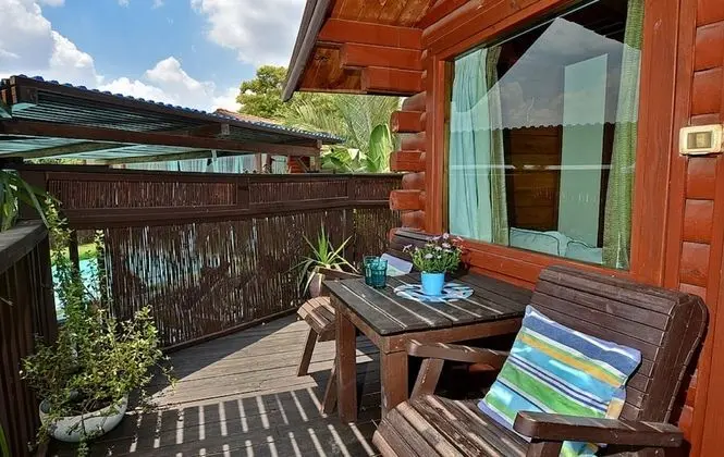 Kulübe, 1 Büyük (Queen) Boy Yatak ve Çekyat, Göl Manzaralı