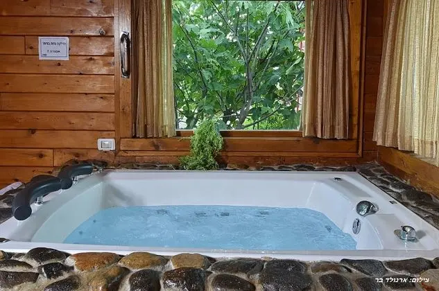 Kulübe, 1 Büyük (Queen) Boy Yatak ve Çekyat, Göl Manzaralı