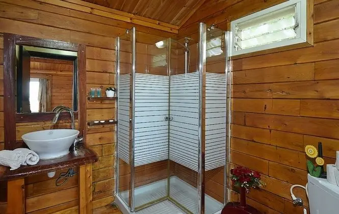 Kulübe, 1 Büyük (Queen) Boy Yatak ve Çekyat, Göl Manzaralı