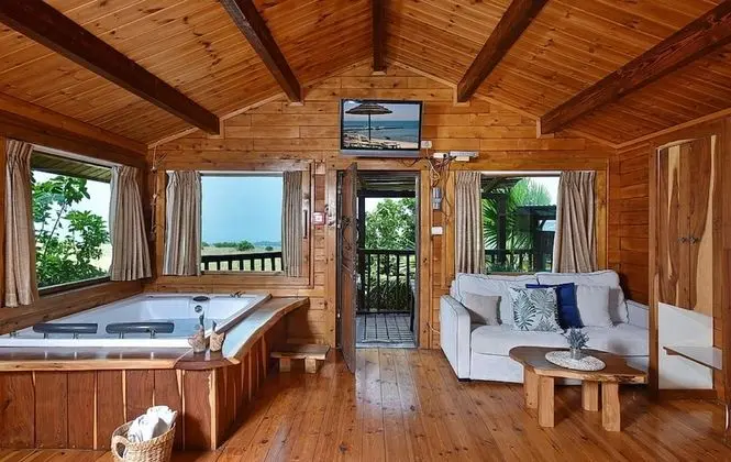 Kulübe, 1 Büyük (Queen) Boy Yatak ve Çekyat, Göl Manzaralı