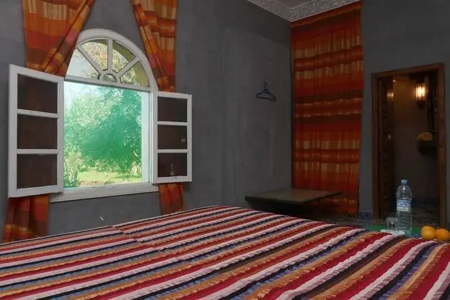 Traditional Tek Büyük Yataklı Oda