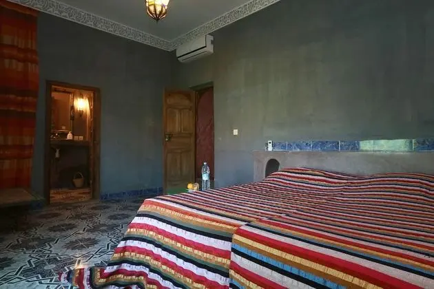 Traditional Tek Büyük Yataklı Oda