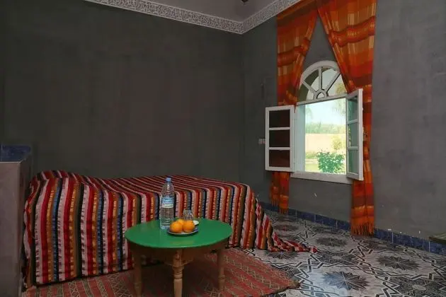 Traditional Tek Büyük Yataklı Oda