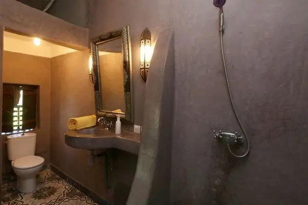 Traditional Tek Büyük Yataklı Oda