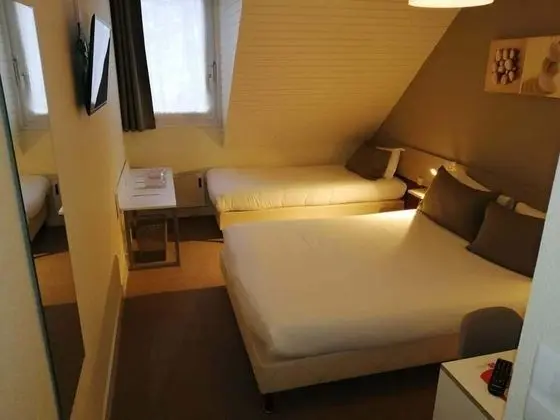 Classic Üç Kişilik Oda (View back of the hotel)