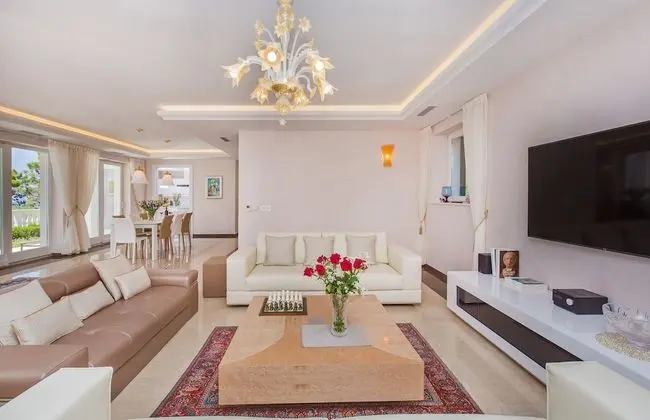 Deluxe Villa