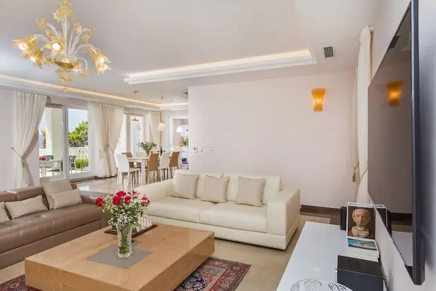 Deluxe Villa