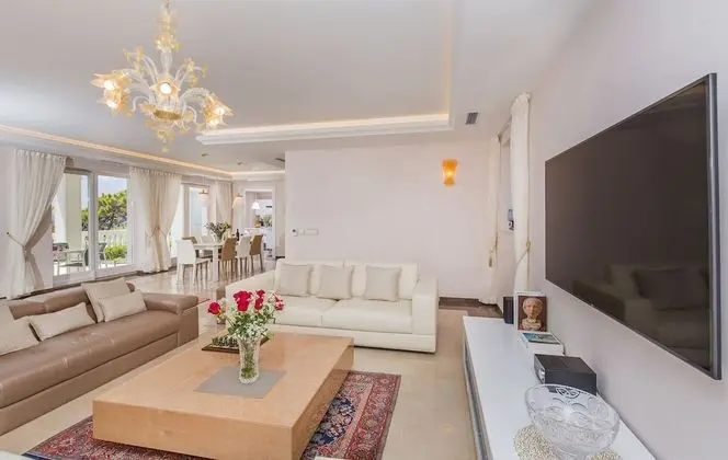 Deluxe Villa