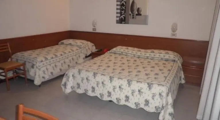 Üç Kişilik Oda