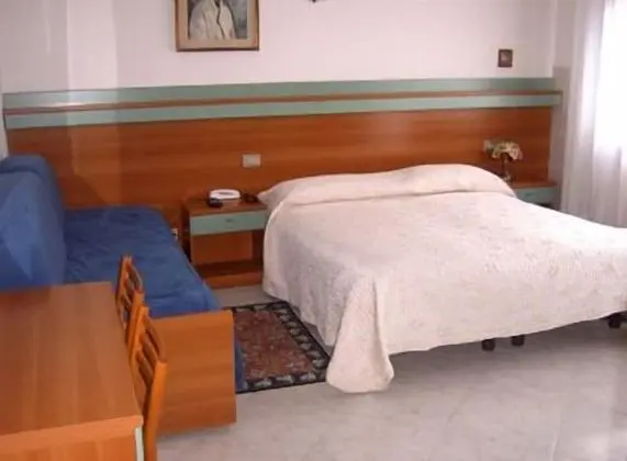 Üç Kişilik Oda