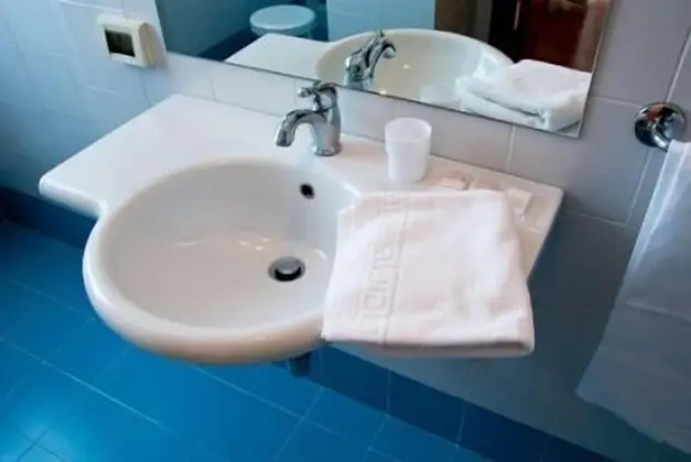 Büyük Yataklı Tek Kişilik Oda