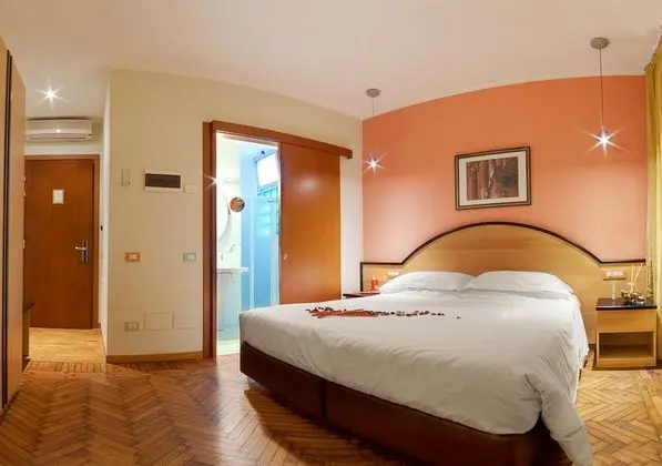 Standard Büyük Yataklı Tek Kişilik Oda, Ek Bina