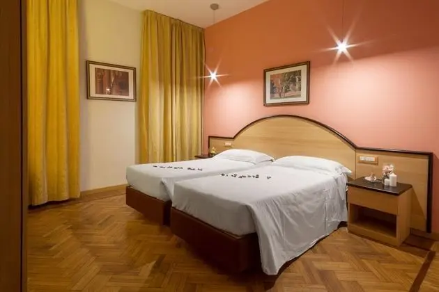 Standard Büyük Yataklı Tek Kişilik Oda, Ek Bina