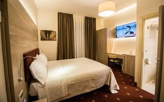 Dört Kişilik Oda, Sigara İçilmez