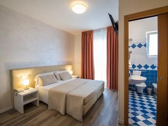 Classic Üç Kişilik Oda