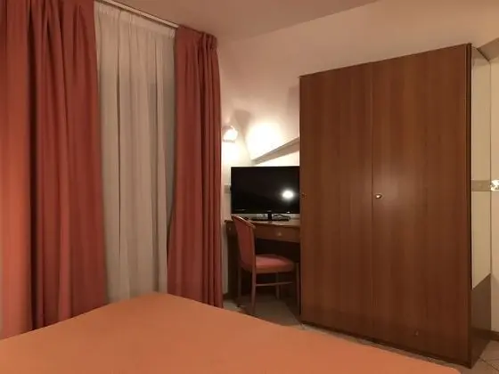 Piccola, in mansarda